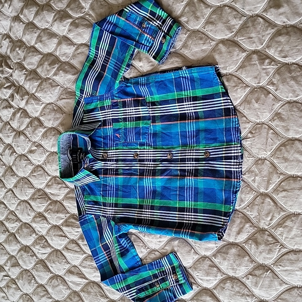 NAUTICA BOY'S LONG SLEEVE BUTTON DOWN SHIRT